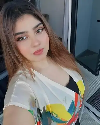 Saran Escort